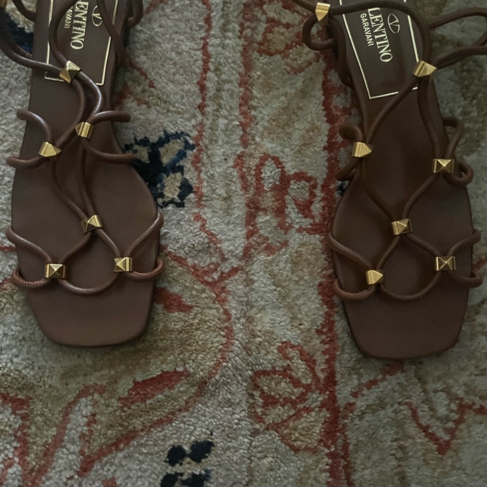 Valentino Garavani Brown Sandals with Gold Accents. (Made in Italy) - Picture 3 of 9